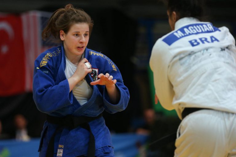 EG Tanzer Nachnominiert Graf Tr gt Fahne Judo Austria