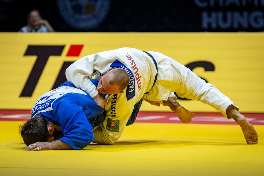 Galaxy, UJZ geben Ton an